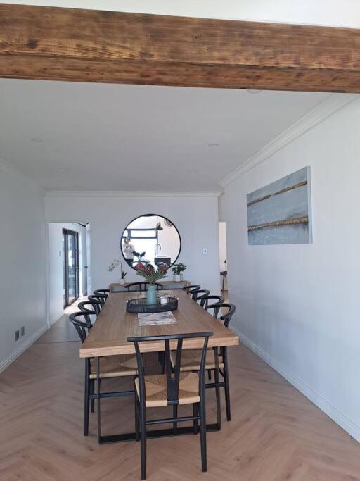 Modern Mountainside Home With Ocean View - Minimal Load Shedding Ciudad del Cabo Exterior foto